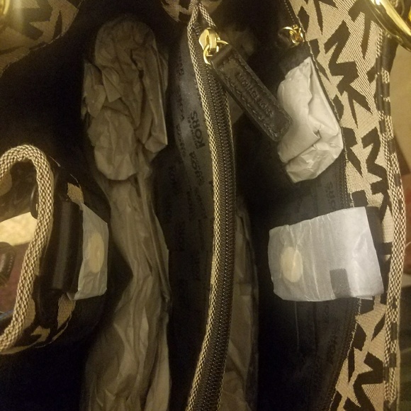 Purse - Picture 3 of 4